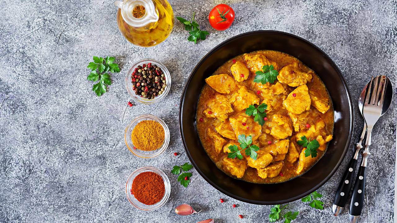 Chicken Curry with Arusuvai Chicken Masala