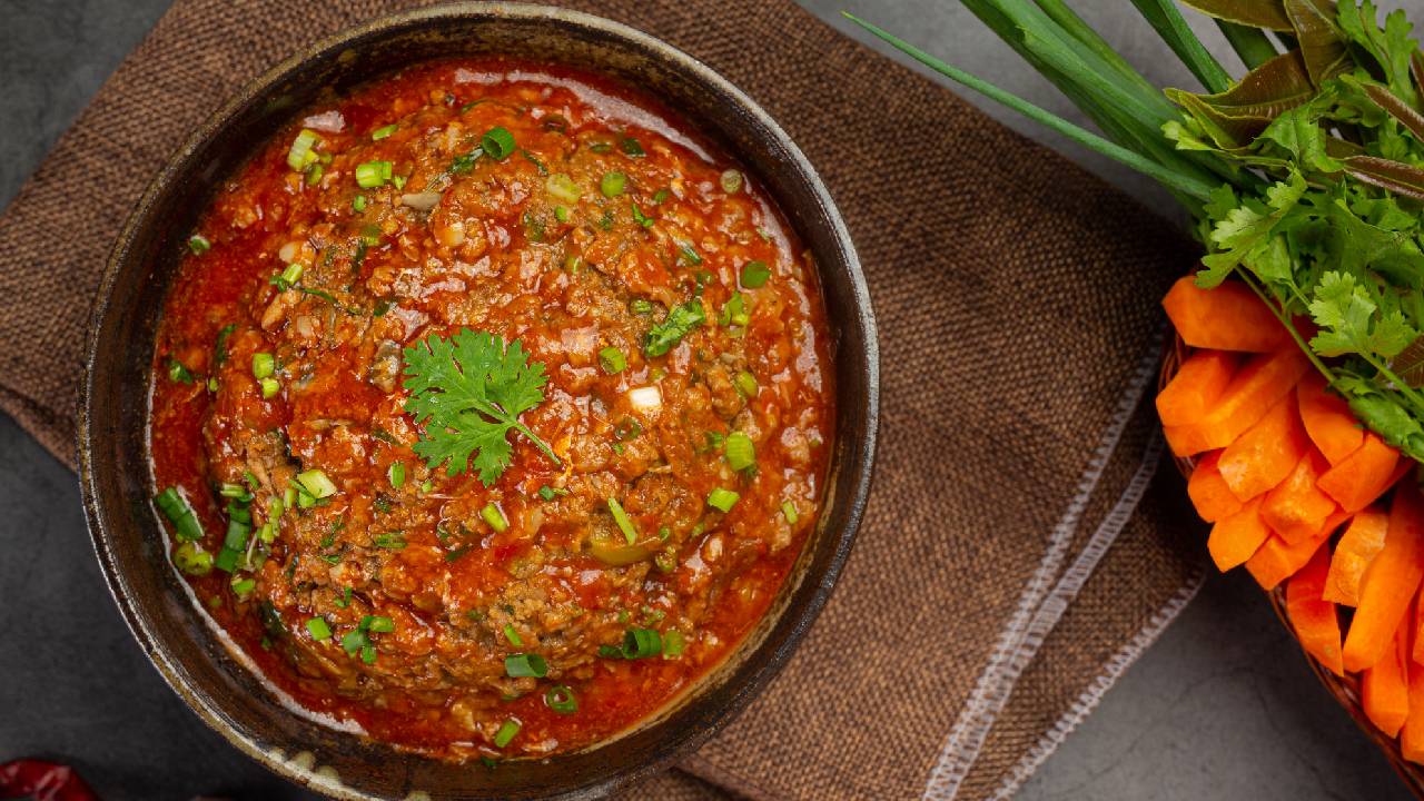 Puli kulambu with Arusuvai Kulambu Chilli powder